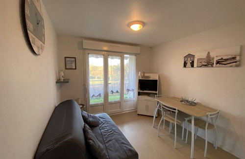 La Roche-Posay Apartment | Apartment with WIFI and Pets Allowed, Near Thermal Baths in La Roche-Posay
