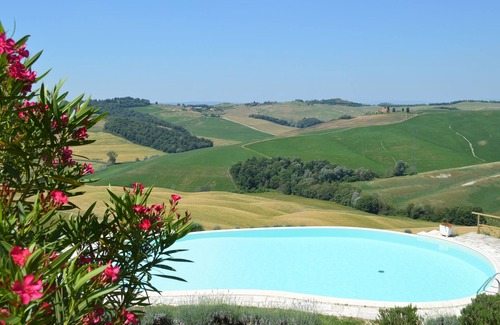 Torre A Castello Apartment | Apartment with wonderful view in the Crete Senesi