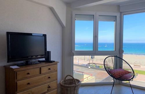 Perros-Guirec Apartment | Apartment with WIFI and Sea View, Trestraou Beach in Perros-Guirec
