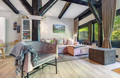 Sankt Dionys Apartment | Apartment 'Wohnen Im Heidehaus' with Private Terrace and Wi-Fi