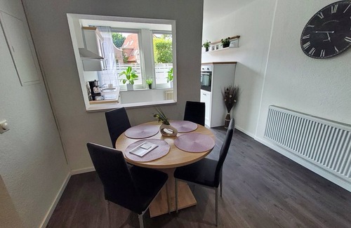 Veldhausen Apartment | Apartment 'Wohnung 2' with Shared Terrace and Wi-Fi