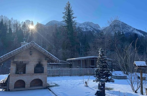 Bad Ischl Apartment | Apartment 'Wohnung Bad Ischl' with Mountain View, Shared Garden and Wi-Fi