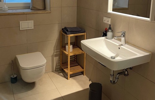 Ebersberg District Apartment | Apartment 'Wohnung Nähe München-Neu Renoviert' with Wi-Fi