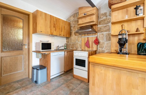 Stadt Wehlen Apartment | Apartment 'Wohnung Auf Dem Buschholz' with Mountain View, Private Terrace and Wi-Fi