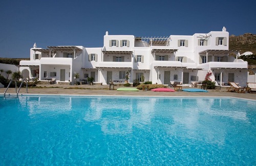 Panormos Apartment | Apartment Yaki 2 in Panormos bay, in the northeast of the island, with 2 bedrooms, 4 sleeps.