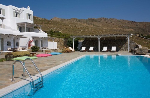 Panormos Apartment | Apartment Yaki 2 in Panormos bay, in the northeast of the island, with 2 bedrooms, 4 sleeps.