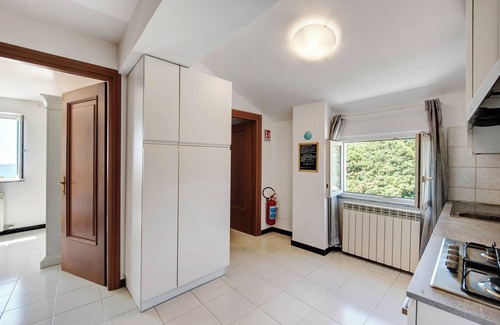 Celle Ligure Apartment | Apartment 'Zafferano Suites - Basilico' with Shared Garden and Wi-Fi