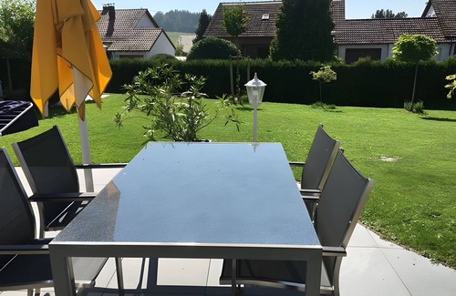 Bad Waldsee Apartment | Apartment 'Zahn' with Shared Terrace, Shared Garden and Wi-Fi