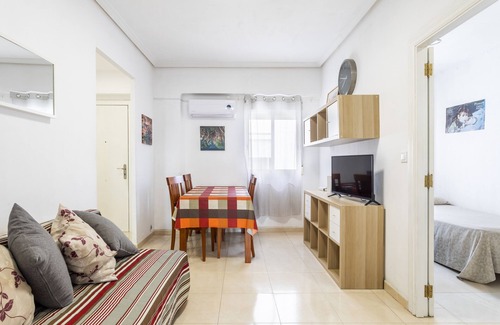 Benicalap Apartment | Apartment 'Zona Garbí - B' with Wi-Fi and Air Conditioning