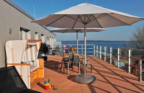 Eckernfoerde Apartment | Apartmenthaus Hafenspitze Ap 37 'Sonnendeck' Blickrichtung Offenes Meer Strand Innenstadt