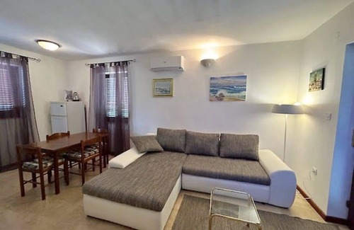 Klimno Apartment | Apartments Albina, (15835), Klimno, hr