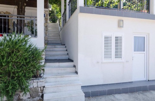 Kobas Apartment | Apartments Ammos - Studio Apartment with Shared Terrace and Sea View