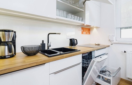 Czyzyny Apartment | Apartments Cracow Lema 15 by Renters