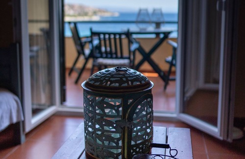 Pirgadikia Apartment | Apartments directly on the sea, large veranda with sea view balcony
