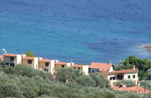 Pirgadikia Apartment | Apartments directly on the sea, large veranda with sea view balcony