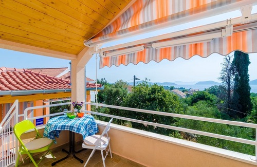 Banici Apartment | Apartments Donita - Standard Two Bedroom Apartment with Balcony and Sea View