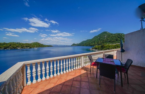 Sobra Apartment | Apartments Filipović - One Bedroom Apartment with Terrace and Sea View