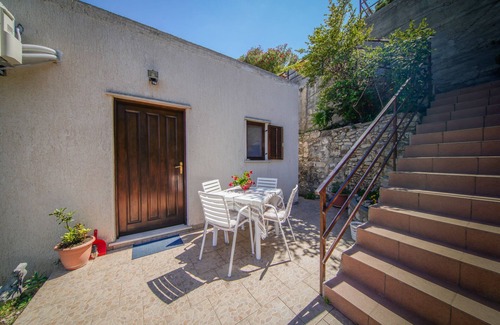Sobra Apartment | Apartments Filipović - One Bedroom Apartment with Terrace and Sea View