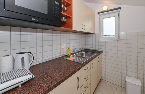 Zrce Apartment | Apartments for 12 with Pool and Terrace in City