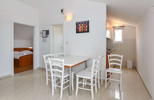 Zrce Apartment | Apartments for 12 with Pool and Terrace in City