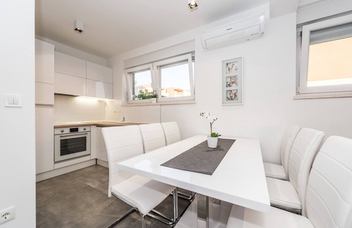 Novalja Apartment | Apartments for 24 with Pool