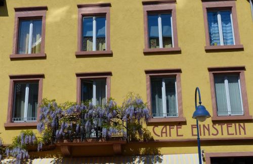Stuhlinger Apartment | Apartments im Café Einstein