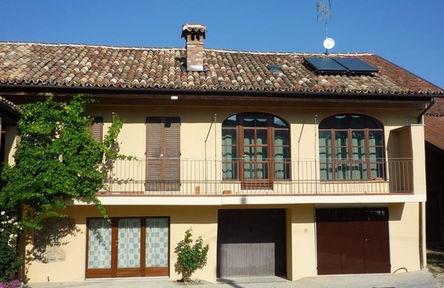 Serralunga d'Alba Apartment | apartments in Serralunga d'Alba with panoramic swimming pool