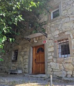 Podpec Apartment | Apartments in traditional rustic stone house