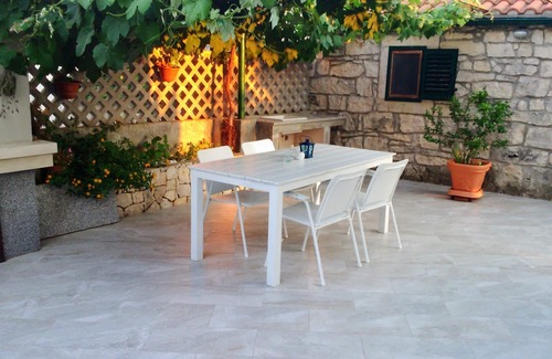 Cove Tri Zala (Zrnovo) Apartment | Apartments Iris - Studio 38m2 with free parking