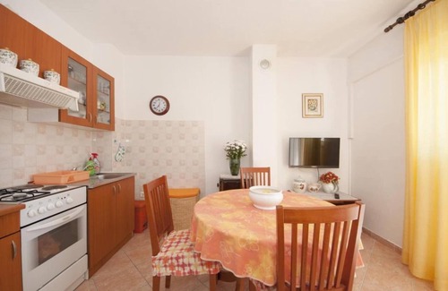Splitska Apartment | Apartments Mira - One Bedroom Apartment with Balcony(A2)