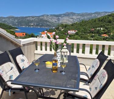 Cove Tri Zala (Zrnovo) Apartment | Apartments Pada