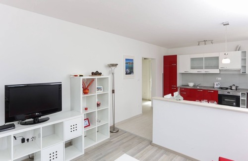 Saplunara Apartment | Apartments Posta - Deluxe One-Bedroom Apartment with Balcony and Sea View - Apartman 8
