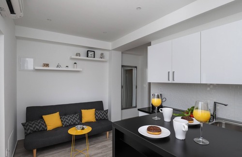 Mokosica Apartment | Apartments Siblings - Standard One Bedroom Apartment with Terrace and Garden View (DRUGI)