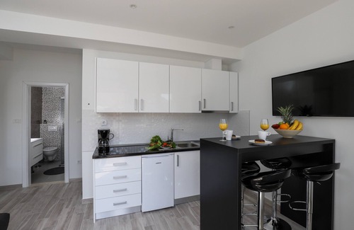 Mokosica Apartment | Apartments Siblings - Standard One Bedroom Apartment with Terrace and Garden View (DRUGI)