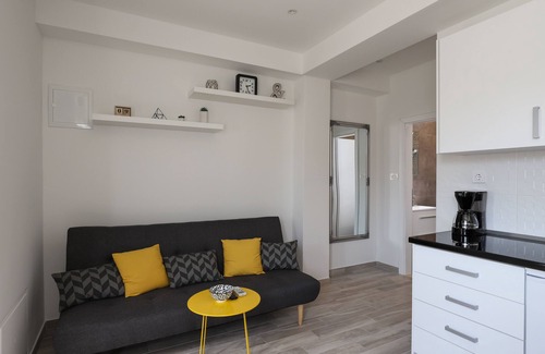 Mokosica Apartment | Apartments Siblings - Standard One Bedroom Apartment with Terrace and Garden View (DRUGI)