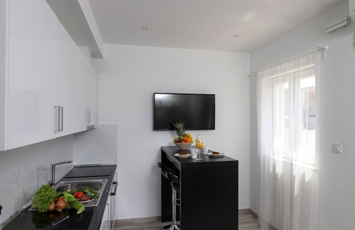 Mokosica Apartment | Apartments Siblings - Standard One Bedroom Apartment with Terrace and Garden View (DRUGI)
