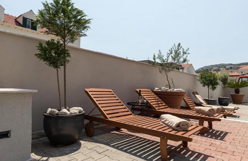 Mokosica Apartment | apartments siblings - standard one bedroom apartment with terrace and garden ...