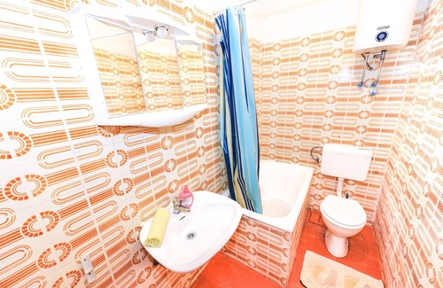 Zrce Apartment | Apartments URICA for max. 12 people near the center and beach