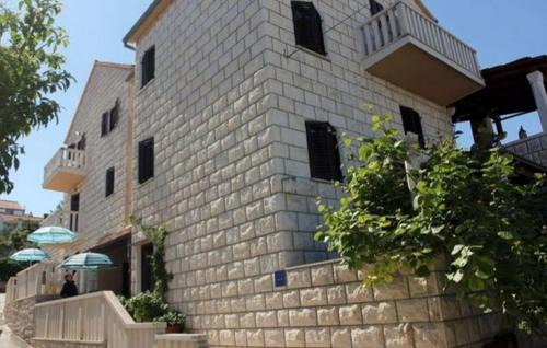 Sutivan Apartment | Apartments with a parking space Sutivan, Brac - 17537