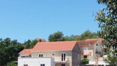 Sutivan Apartment | Apartments with a parking space Sutivan, Brac - 17750