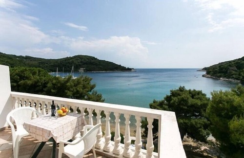 Saplunara Apartment | Apartmetns Franka Saplunara-One-Bedroom Apartment with Terrace and Sea View No2