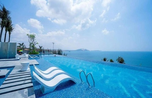 Suoi Nuoc Beach Apartment | Apec Mandala Mũi Né with Infinity Pool