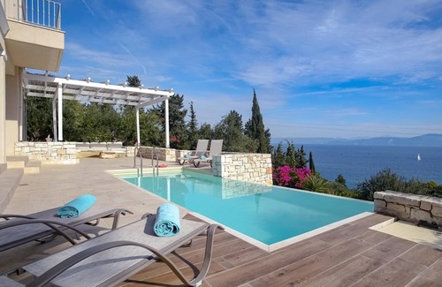 Katsimatika Villa | Apeiron II Villa - Modern, Pool, walk to Gaios