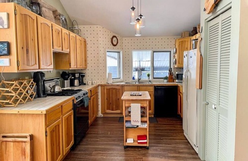 Okanagan-Similkameen Ski Chalet | Apex Mountain ~ Dun Raven ~ Charming Ski Chalet