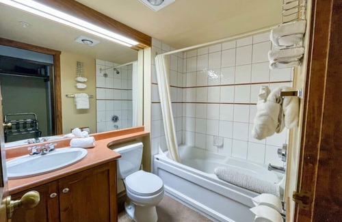Okanagan-Similkameen Cabin | Apex Mountain ~ Hillside Hideout ~ Apex Mountain Inn