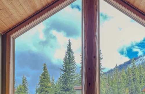 Okanagan-Similkameen House | Apex Mountain ~ Ubuntu at Apex