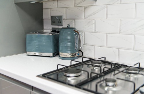 Huddersfield Apartment | Aphrodite Suites Orizzonte Suite Hot Tub Apartment