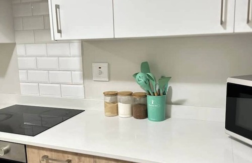 Greater Johannesburg Metropolitan Area Apartment | Apollo Luxe Modern Comfort 1 bed