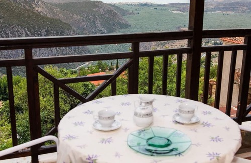 Delfoi House | Apollon Stone Villa in Delphi with Stunning View