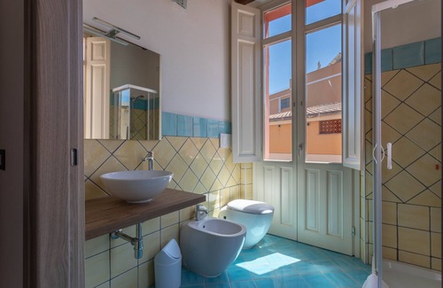 Oristano Historic Centre Apartment | App. for 6 person in the centre with jacuzzi & pool